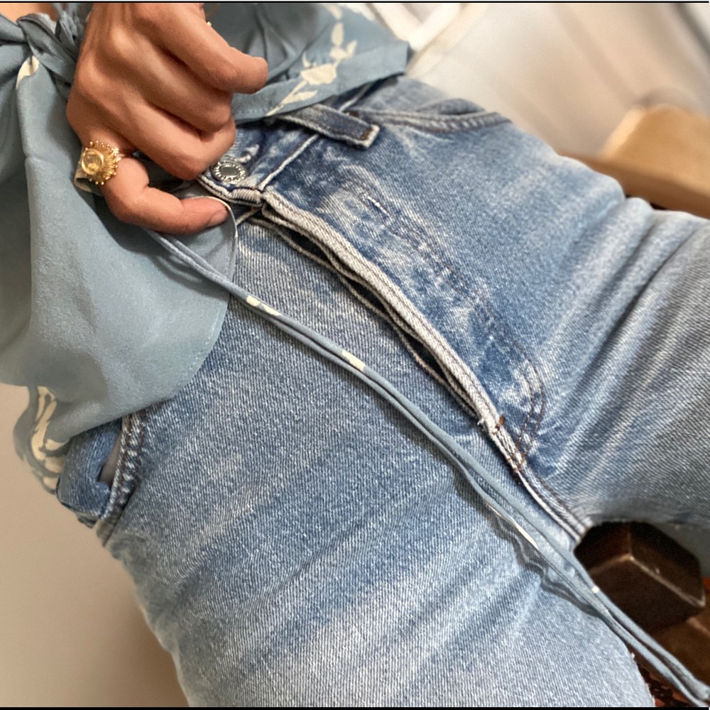 🚫SOLD🚫Vintage Levi’s 501 high waisted 24